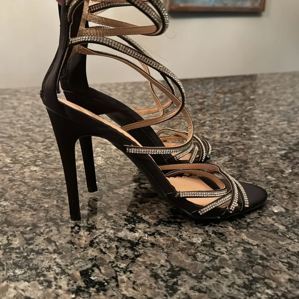 Zigi Soho Bernadette strappy heels 8.5 NWOT